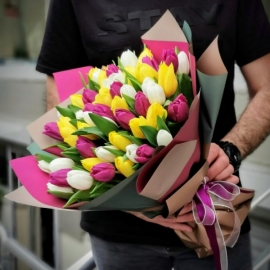  Доставка цветов в аланья  35 шт смешанные тюльпаны