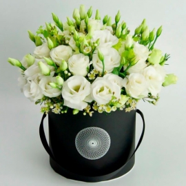  Заказ цветов в аланья  коробка с белым лизиантусом